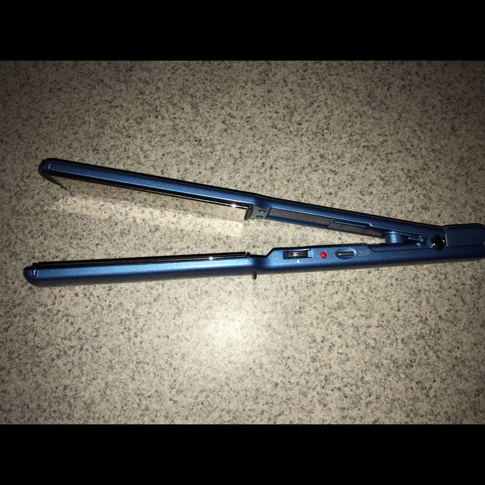 Nano Titanium by Babyliss Pro 1.5 inch